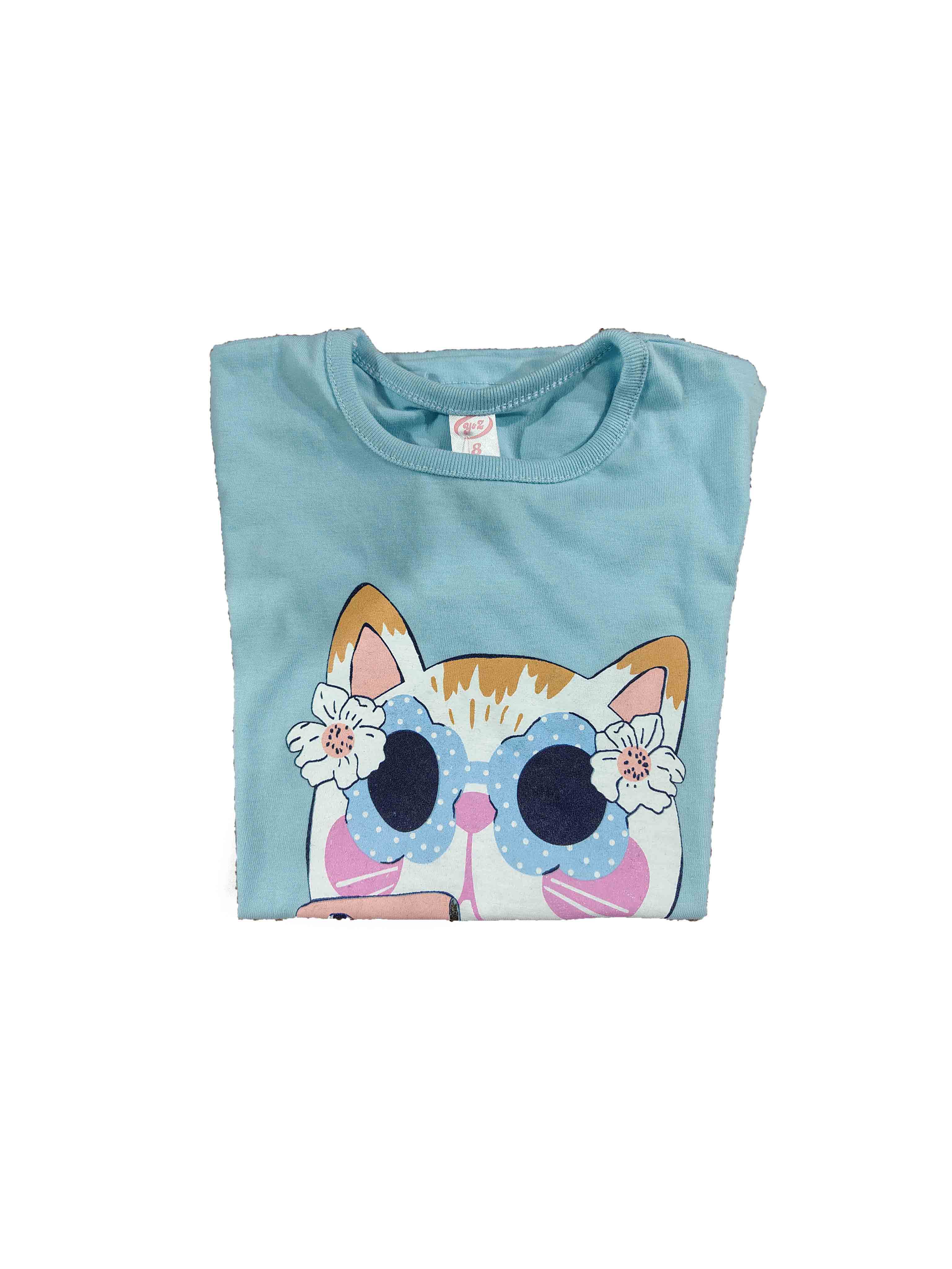 remera celeste de niña con dibujo de gato con lentes de sol